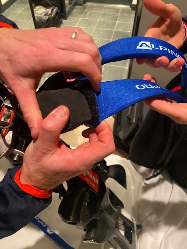 Designový převlek biathlonových popruhů - PINGU